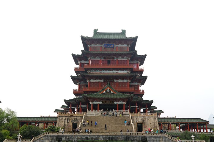 Private Nanchang Day Tour: Tengwang Pavilion, Bayi Square and Shenjing Tower