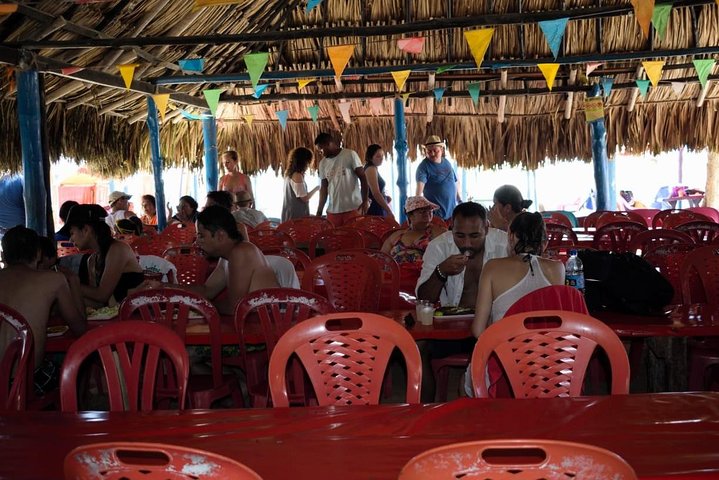 One-day tour to Playa Blanca by land Popular sector