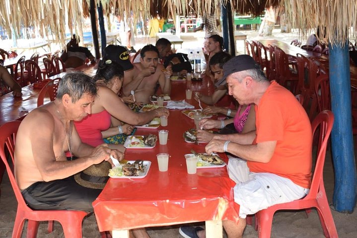 One-day tour to Playa Blanca by land Popular sector