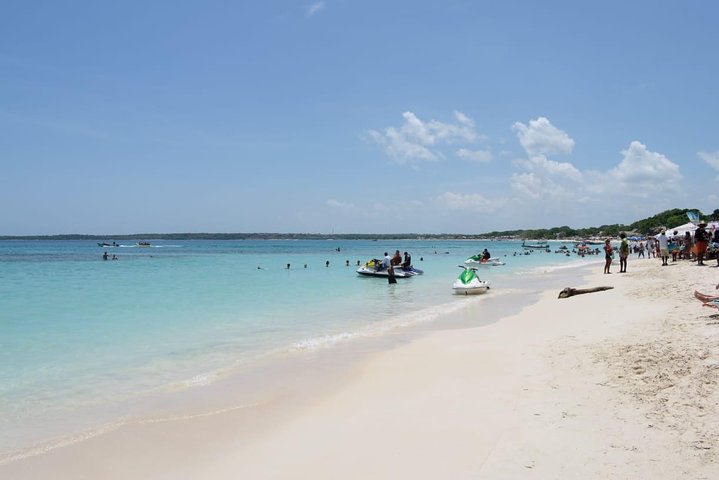 One-day tour to Playa Blanca by land Popular sector