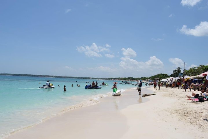 One-day tour to Playa Blanca by land Popular sector