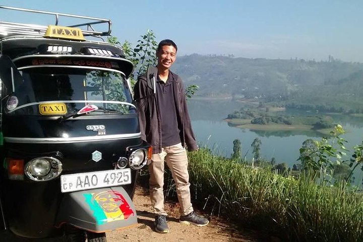 Adamspeak to hatton tuktuk Service