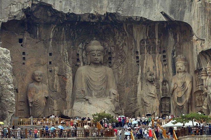 Private tour to Longmen Grottoes and Shaolin from Xi'an by train