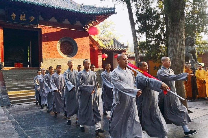 Private tour to Longmen Grottoes and Shaolin from Xi'an by train