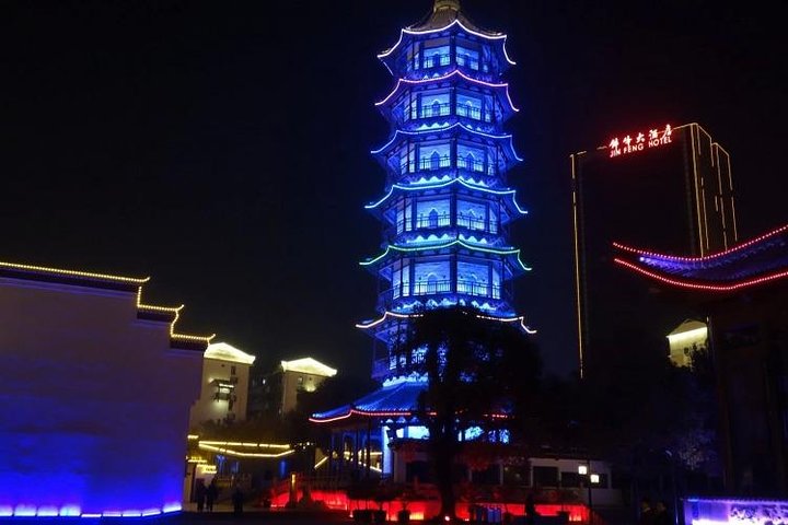 Nanchang Night River Cruise Tour With Shengjin Tower Food Street Tasting Experience