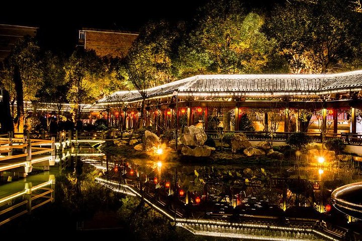 Nanchang Night River Cruise Tour With Shengjin Tower Food Street Tasting Experience