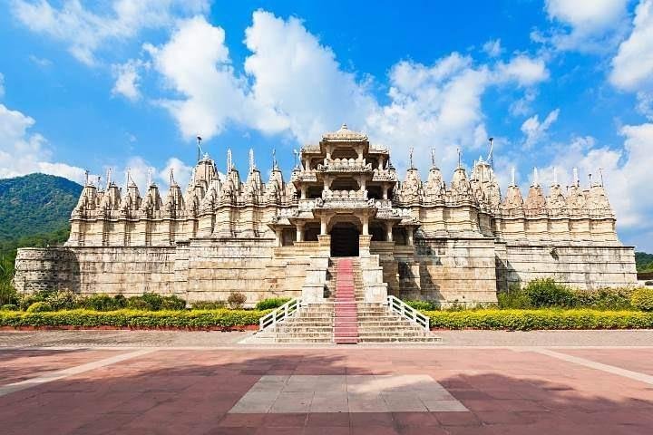 One Way Kumbhalgarh Fort and Jain Temple Tour from Udaipur to Jodhpur