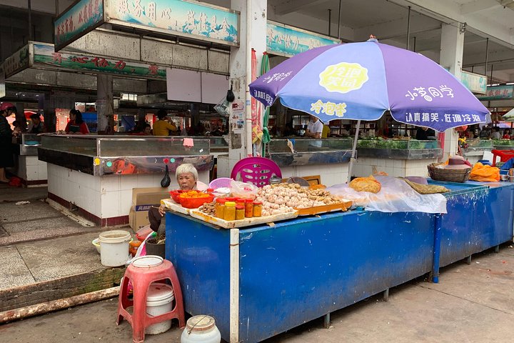 Sanya Shore Excursion: Sanya Luhuitou Park & Local Grocery Market visit