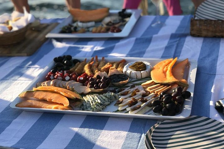 Knysna Sunset Sailing Cruise, Light Dinner & Bubbly