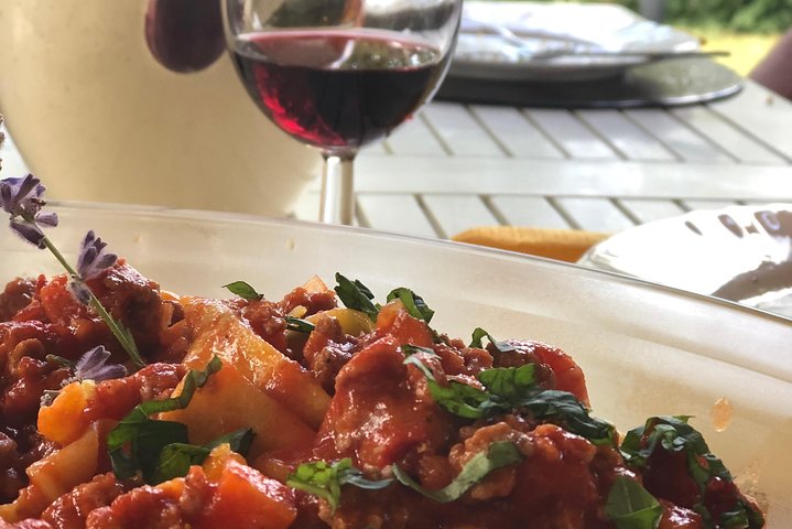 Organic cooking class with a sommelier in an Olive and wine farm