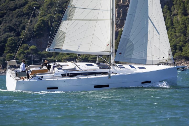Mallorca Midday or Sunset Sailing with Light Snacks and Open Bar