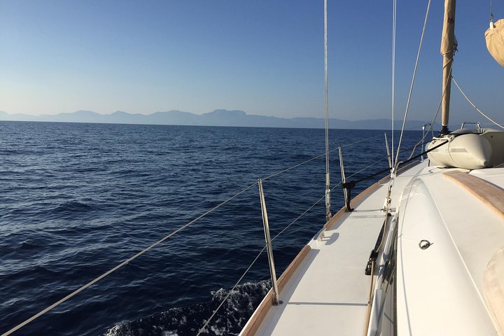 Mallorca Midday or Sunset Sailing with Light Snacks and Open Bar
