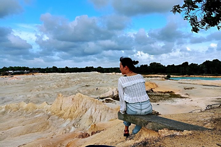 Bintan Sand Dunes and Blue Lakes Half-Day Tour with Lunch