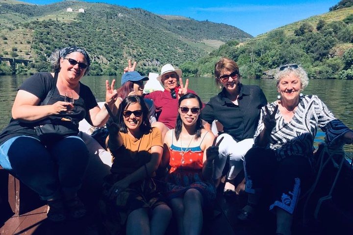 Douro Valley Tour: Wine Tasting, Cruise and Lunch from Porto