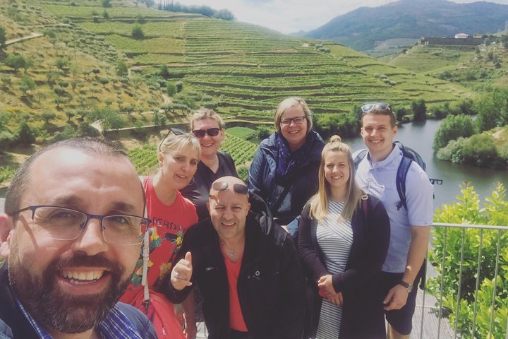 Douro Valley Tour: Wine Tasting, Cruise and Lunch from Porto