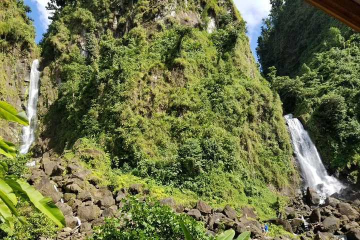 Pepper's Choice : Waterfalls, Sulphur Spa & Black Sand Beach