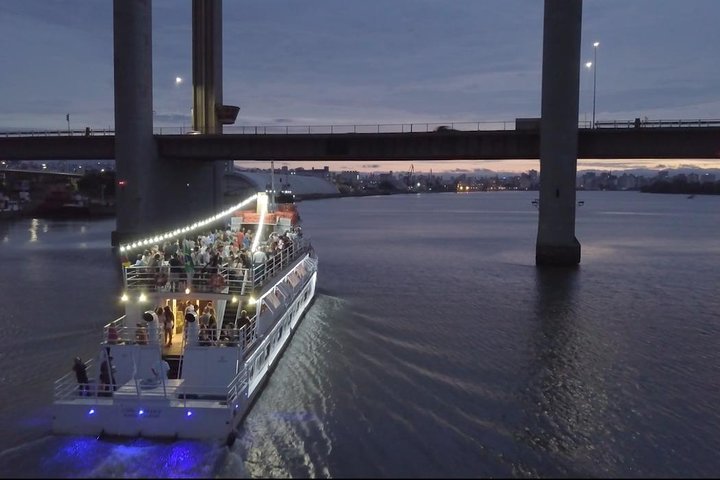 Sailing in Guaíba with White Swan Boat - Porto Alegre