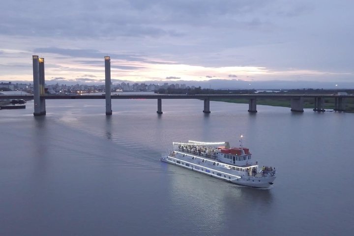 Sailing in Guaíba with White Swan Boat - Porto Alegre