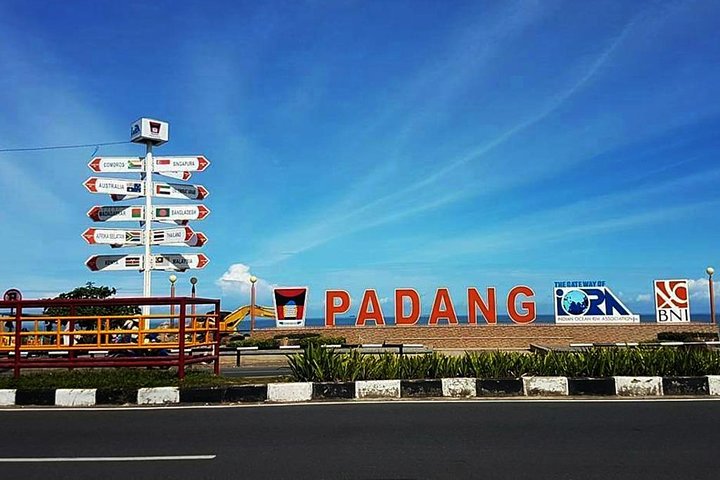 3 Days Private Padang Tour: Minangkabau Cultural Center, Village & City Tour