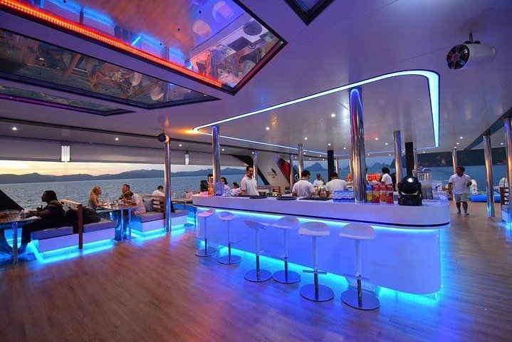 Luxury Boat to James Bond Islands with Lunch and Sunset Dinner