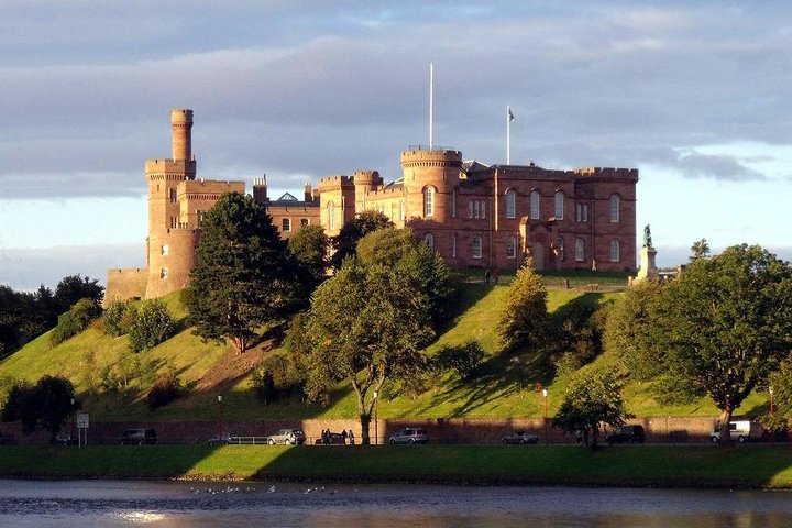 INVERGORDON PORT Tour of Culloden, Cairns & Cawdor Castle