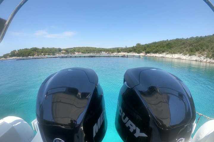 Blue cave & Hvar, 5 islands speed boat tour, luxuy seats in shade