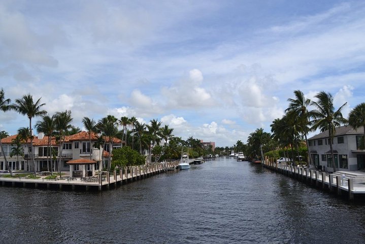 Venice of America Tour | Millionaire's Row | Complimentary Drinks