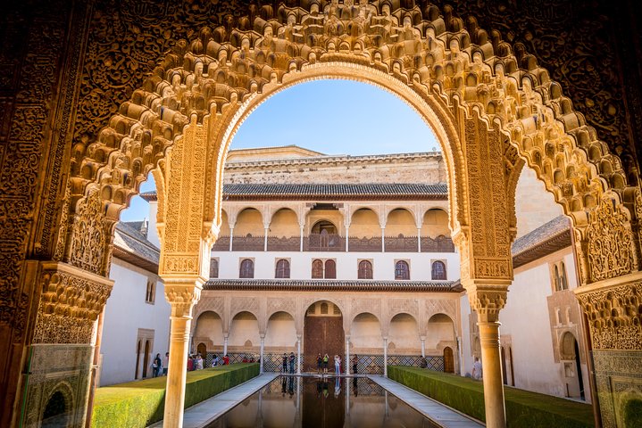 Alhambra Tour & ticket: Nasrid Palaces, Alcazaba & Generalife