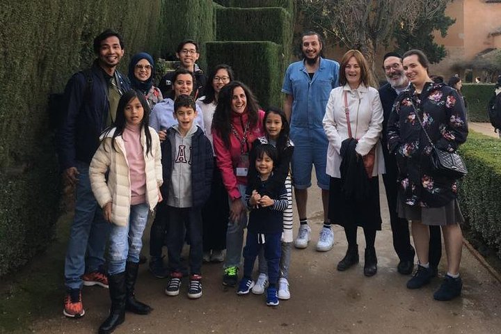 Alhambra Tour & ticket: Nasrid Palaces, Alcazaba & Generalife