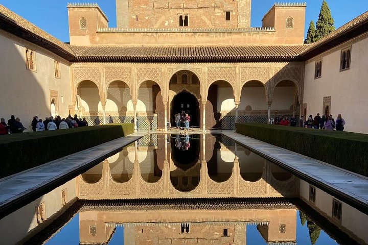 Alhambra Tour & ticket: Nasrid Palaces, Alcazaba & Generalife