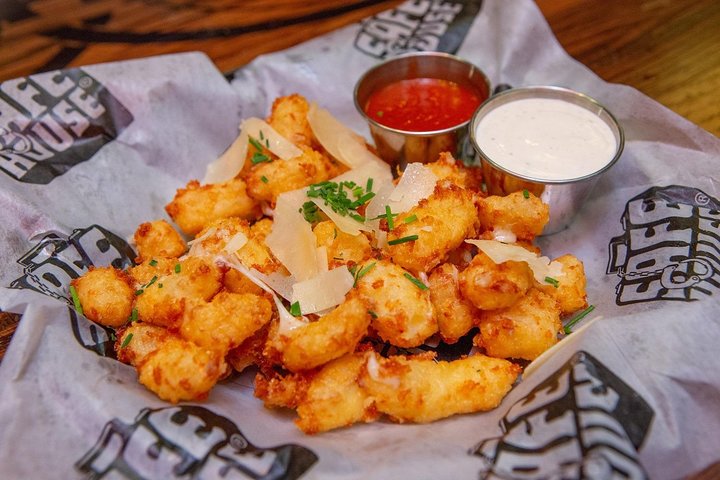 Milwaukee Food Tour with 5 Local Favorites Tastings & Secret Dish