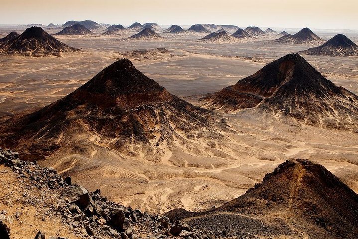 2-Day Bahariya Oasis White and Black Overnight Camping Jeep Tour