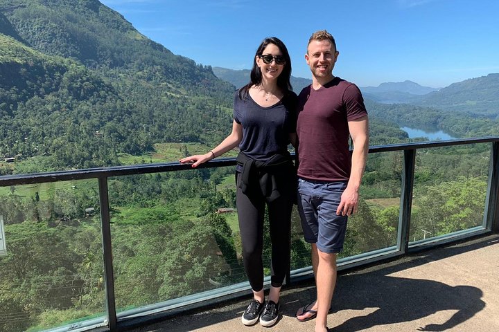 5 Days Tour in Sri Lanka (Hotels with Breakfast & Luxury Car)