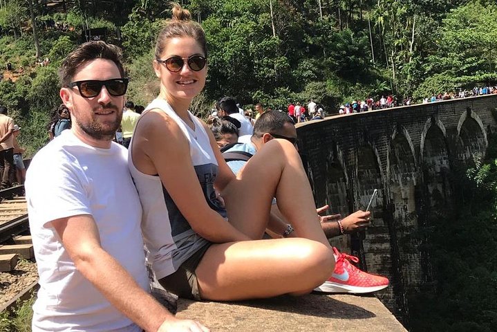 5 Days Tour in Sri Lanka (Hotels with Breakfast & Luxury Car)