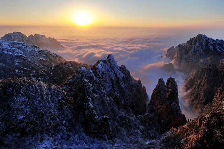 1-Day Mt. Huangshan Tour with Optional Hongcun & Xidi Village