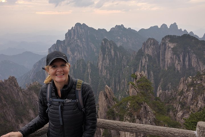 1-Day Mt. Huangshan Tour with Optional Hongcun & Xidi Village
