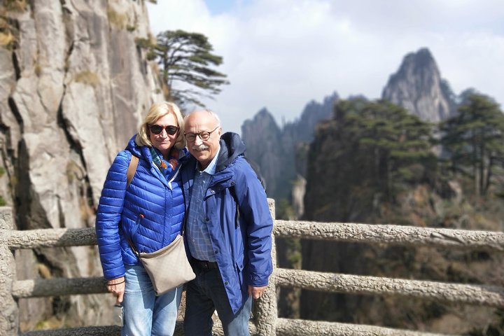 1-Day Mt. Huangshan Tour with Optional Hongcun & Xidi Village