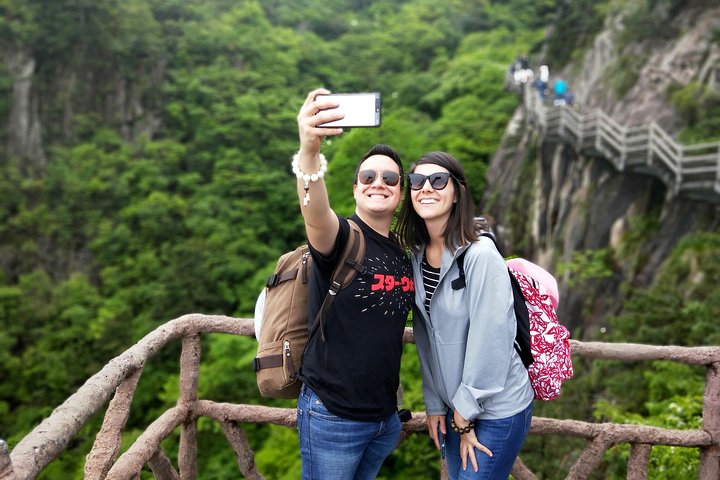 1-Day Mt. Huangshan Tour with Optional Hongcun & Xidi Village