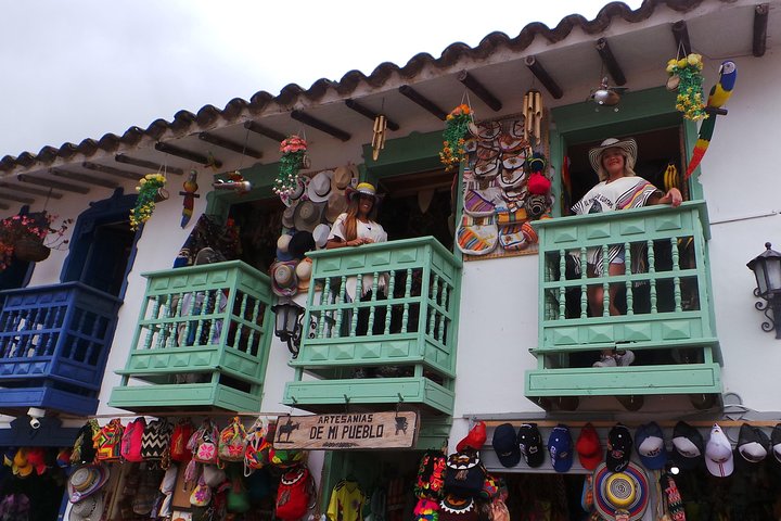 Guatapé Tour: Piedra del Peñol with Boat Tour, Breakfast, Lunch