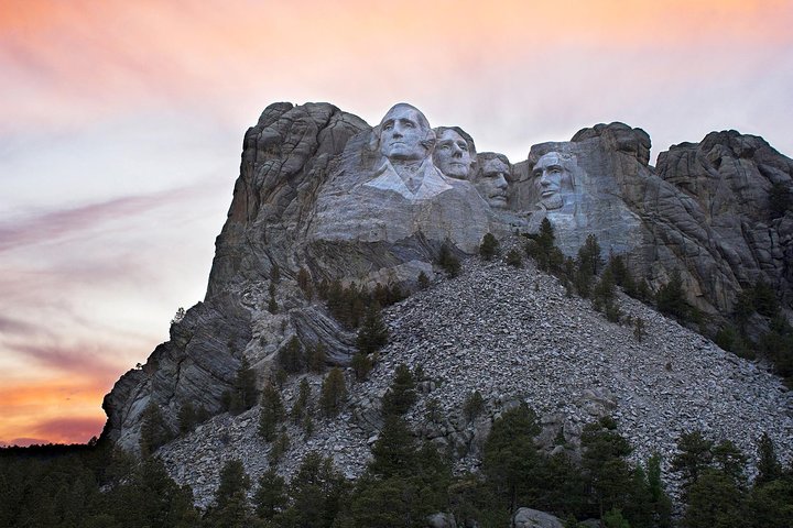 PREMIER PRIVATE Tour: Mt Rushmore, CrazyHorse & Custer State Park