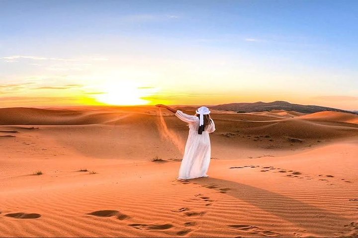 Dubai Desert Safari, Dune Bashing, Camel Ride, Sandboarding & BBQ