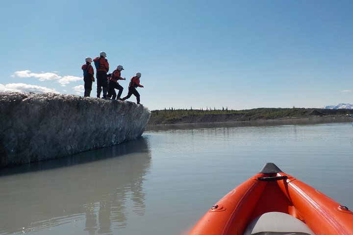 4 Hr Kennicott Glacial Lake & River Raft