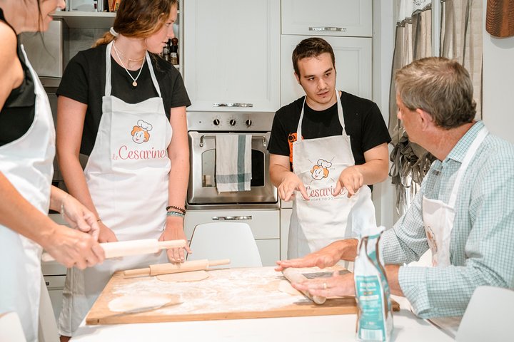 Small group Pasta and Tiramisu class in Rimini by Cesarine