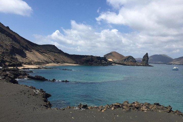 Tour to Bartolome Island + Bahia Sulivan