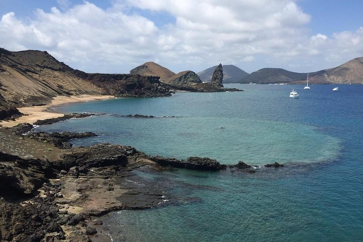 Tour to Bartolome Island + Bahia Sulivan