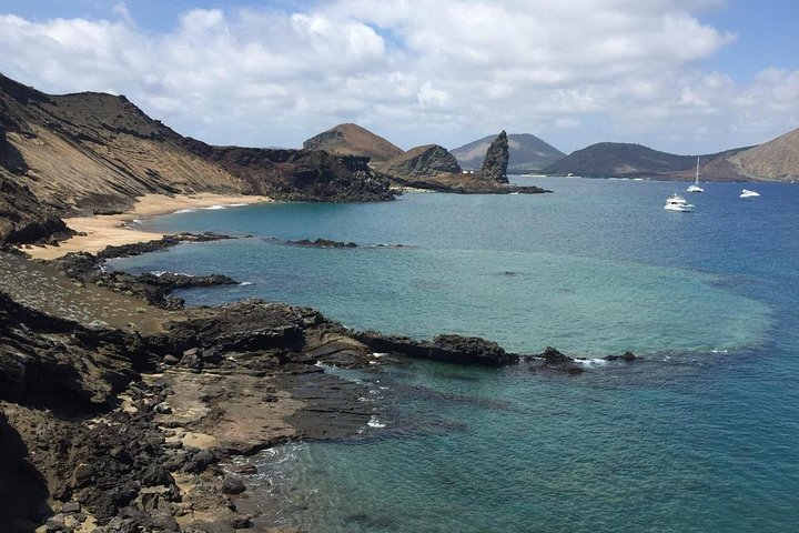 Tour to Bartolome Island + Bahia Sulivan