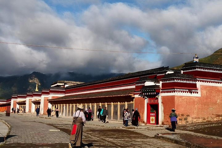 Private Day Tour to Labrang Monastery from Lanzhou