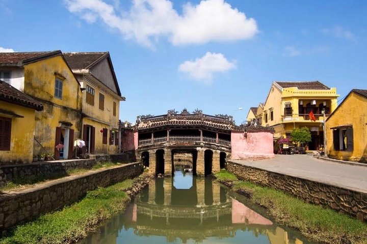 Basket Boat Tour, Hoi An city, boat trip and lantern release
