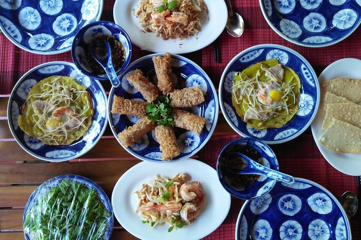 Basket Boat Tour, Hoi An city, boat trip and lantern release