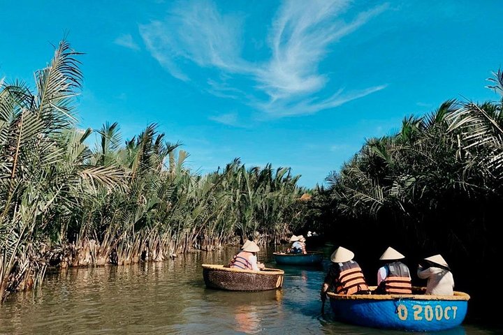Basket Boat Tour, Hoi An city, boat trip and lantern release